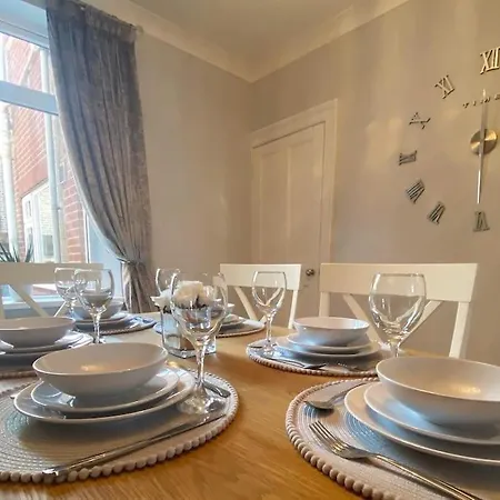 Scoresby Quarters - * Whitby